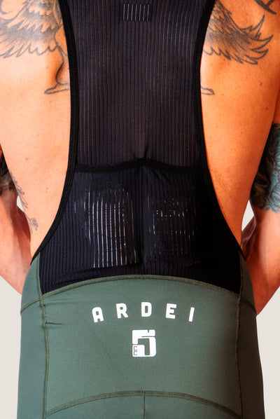 Floragami 4-Pocket Cargo Cycling Bib Shorts by Ardei, cargo pocket detail, men's fit